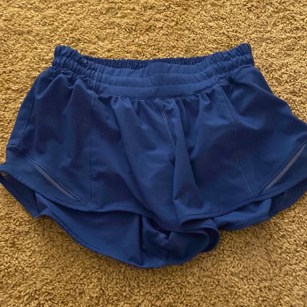 Lululemon hottie hots 2.5 in the color symphony blue. No longer sold online